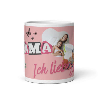 Weiße Keramiktasse mit personalisiertem Muttertags-Design in Rosa, Motiv mit Schmetterlingen, einem Foto von Mutter und Tochter und dem Schriftzug Ich liebe Dich.