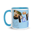 Hellblaue Kaffeetasse von Schlucksachen mit Henkel links und Innenseite in Hellblau, personalisierbar mit 4 Fotos und dem Text „Papa, ich liebe dich“.