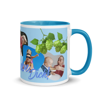 Hellblaue Kaffeetasse von Schlucksachen mit Henkel rechts und Innenseite in Hellblau, personalisierbar mit 4 Fotos und dem Text „Papa, ich liebe dich“.