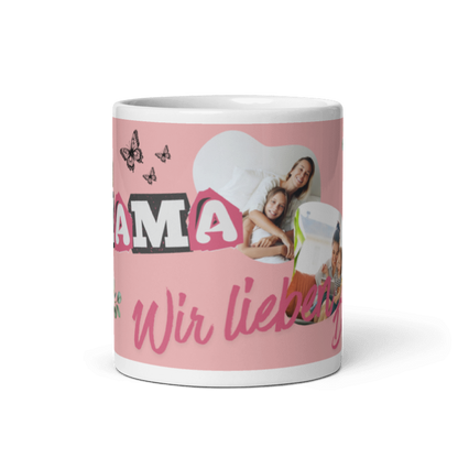 Eine weiße Keramiktasse mit der Aufschrift MAMA, einem Pfingstrosen-Design, Schmetterlingen und einem persönlichen Foto-Platzhalter.