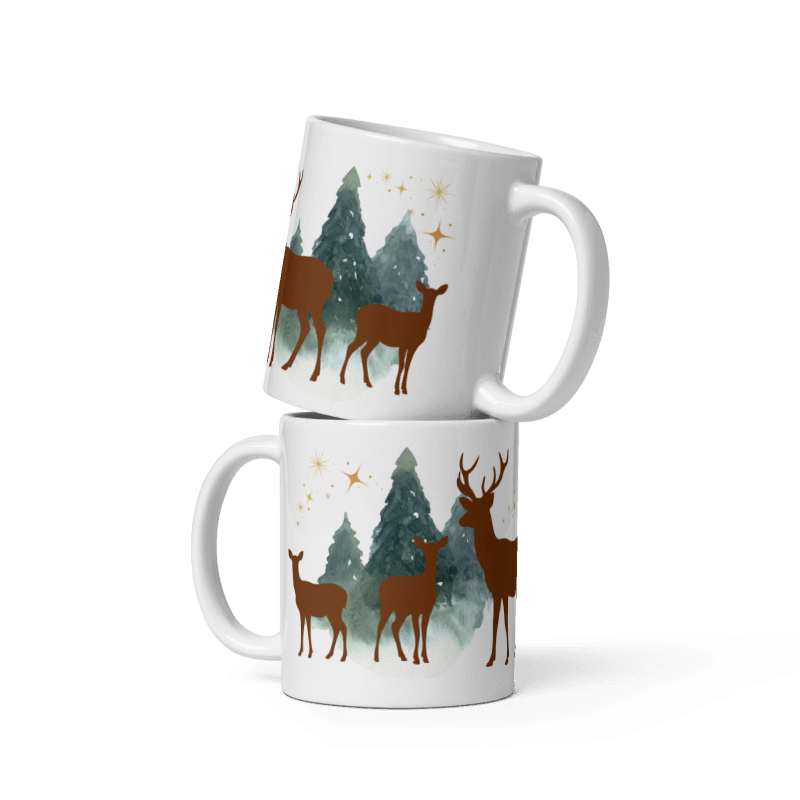 Tasse „Hirsch im Wald“ – Winter-Tasse mit Hirschen, Tannen &amp; goldenen Sternen