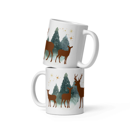 Tasse „Hirsch im Wald“ – Winter-Tasse mit Hirschen, Tannen &amp; goldenen Sternen