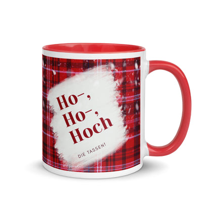 Tasse mit Spruch “Ho, Ho, Hoch die Tassen!” vor rotem Karomuster, roter Henkel und rote Innenseite
