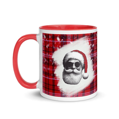 Tasse mit Weihnachtsmann mit Sonnenbrille und Mütze vor rotem Karomuster, roter Henkel und rote Innenseite