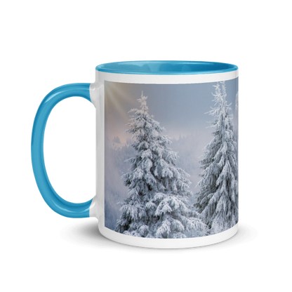 Winterlandschaft Tasse – Verschneite Tannen mit hellblauem Henkel