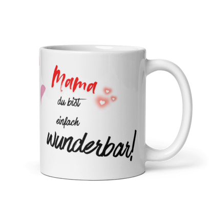 Seitenansicht einer weißen Keramiktasse mit dem Henkel links. Das Design zeigt ein niedliches, flauschiges Alpaka mit einem roten Herzluftballon und schwebende rosa Blütenblätter.
