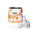 Weinbecher mit Schriftzug “Hot Aperol.” in Schwarz und Orange, Orangenscheiben und Flammen, transparenter Deckel daneben