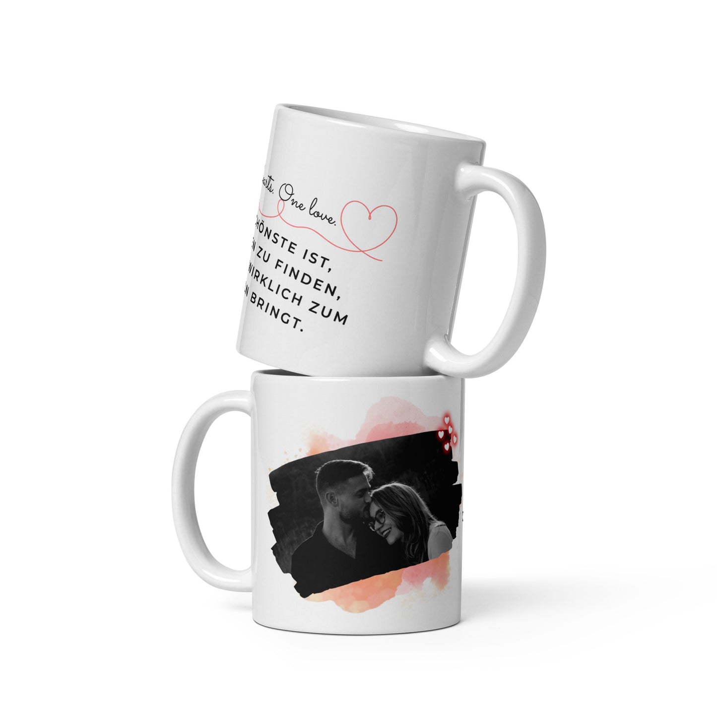 Tasse „Two Hearts, One Love“ – Personalisiertes Geschenk für Paare