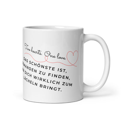 Tasse „Two Hearts, One Love“ – Personalisiertes Geschenk für Paare